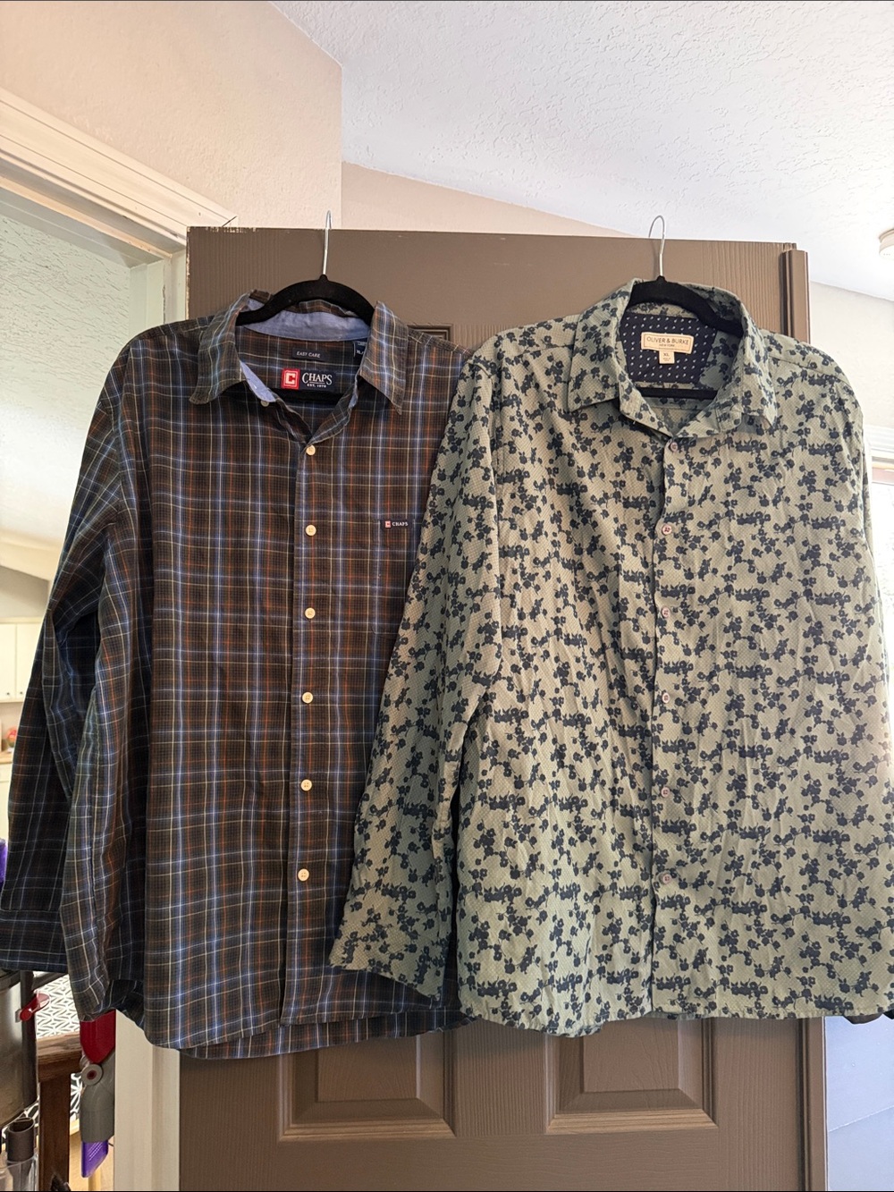 Set of 2 Men’s button down dress shirts